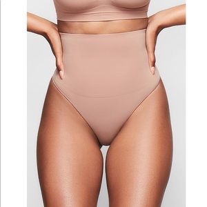 Skims CORE CONTROL THONG